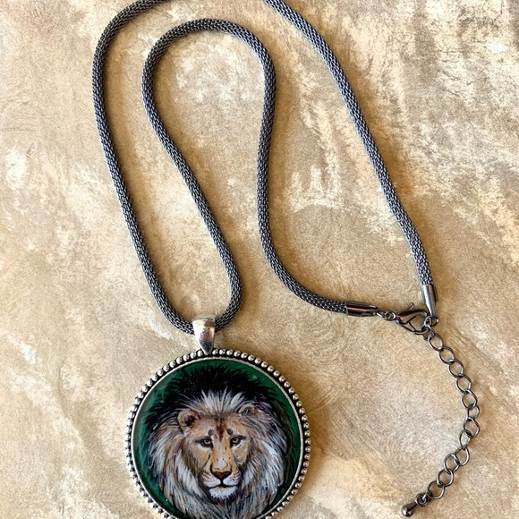 Beautiful Handpainted MUFASA LION face pendant large in 50mm round metal bezel. - Picture 5 of 6